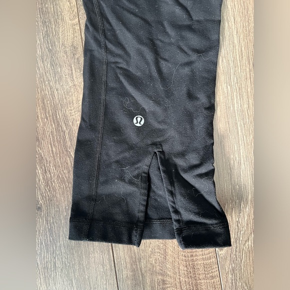 Lulu capris size 6 - Picture 4 of 4